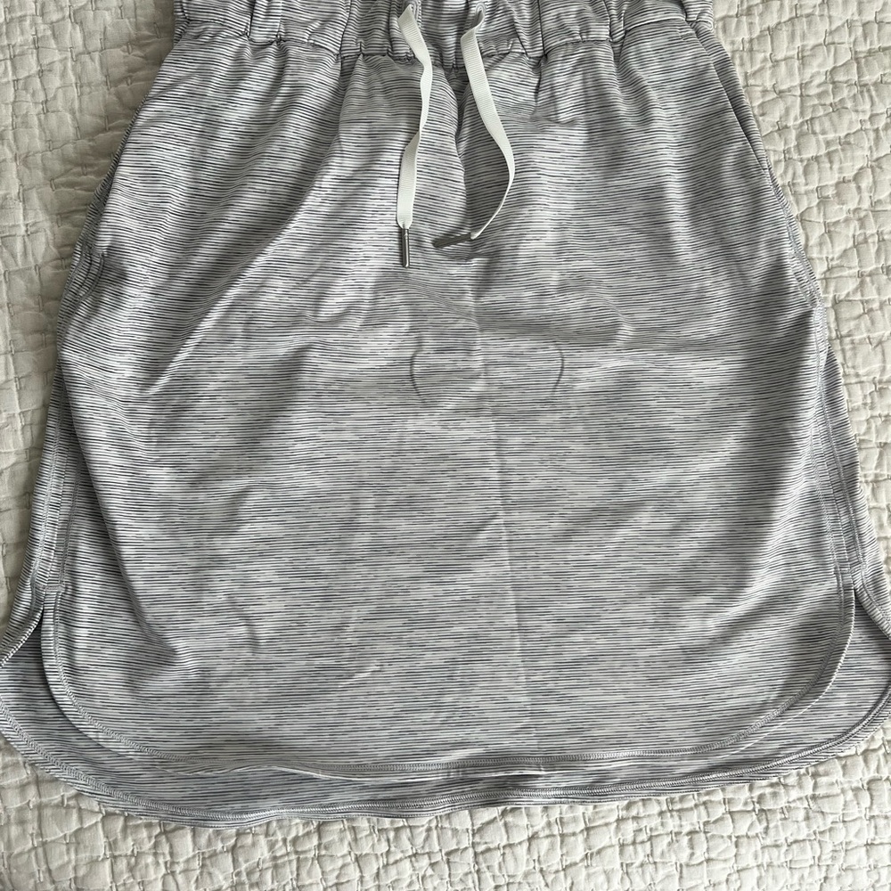 LuLu lemon skirt size 6